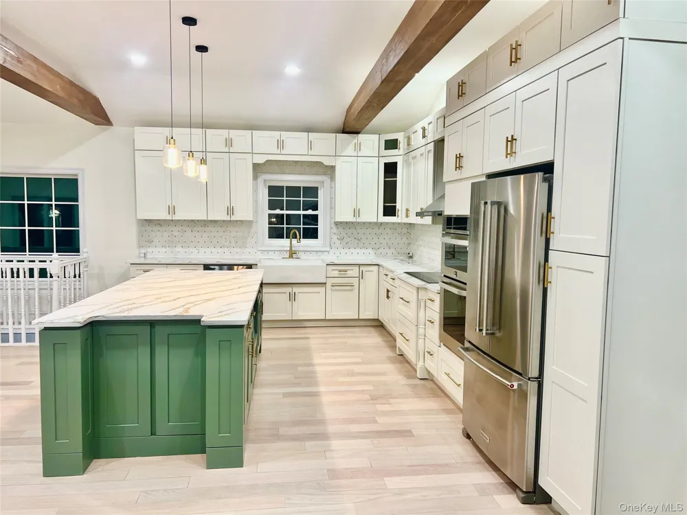 38 Railroad Avenue East Hampton, NY 11937