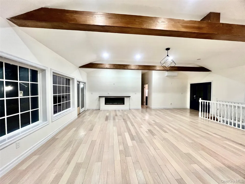 38 Railroad Avenue East Hampton, NY 11937
