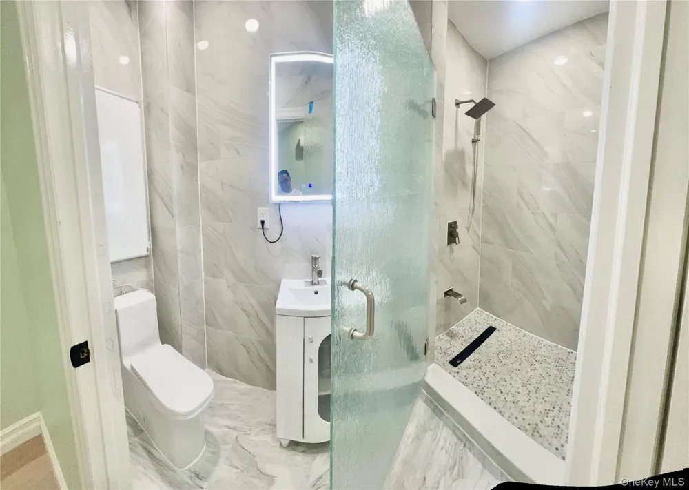 38 Railroad Avenue East Hampton, NY 11937