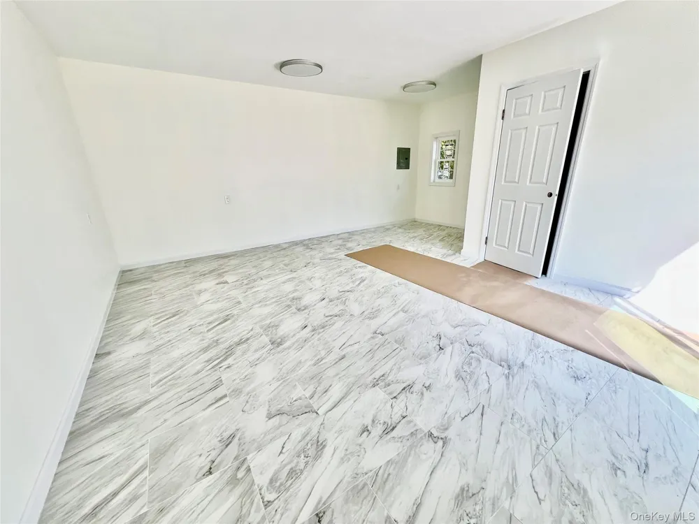 38 Railroad Avenue East Hampton, NY 11937