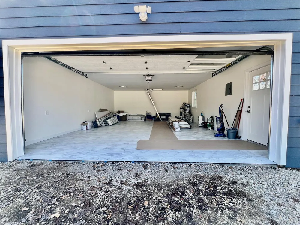38 Railroad Avenue East Hampton, NY 11937
