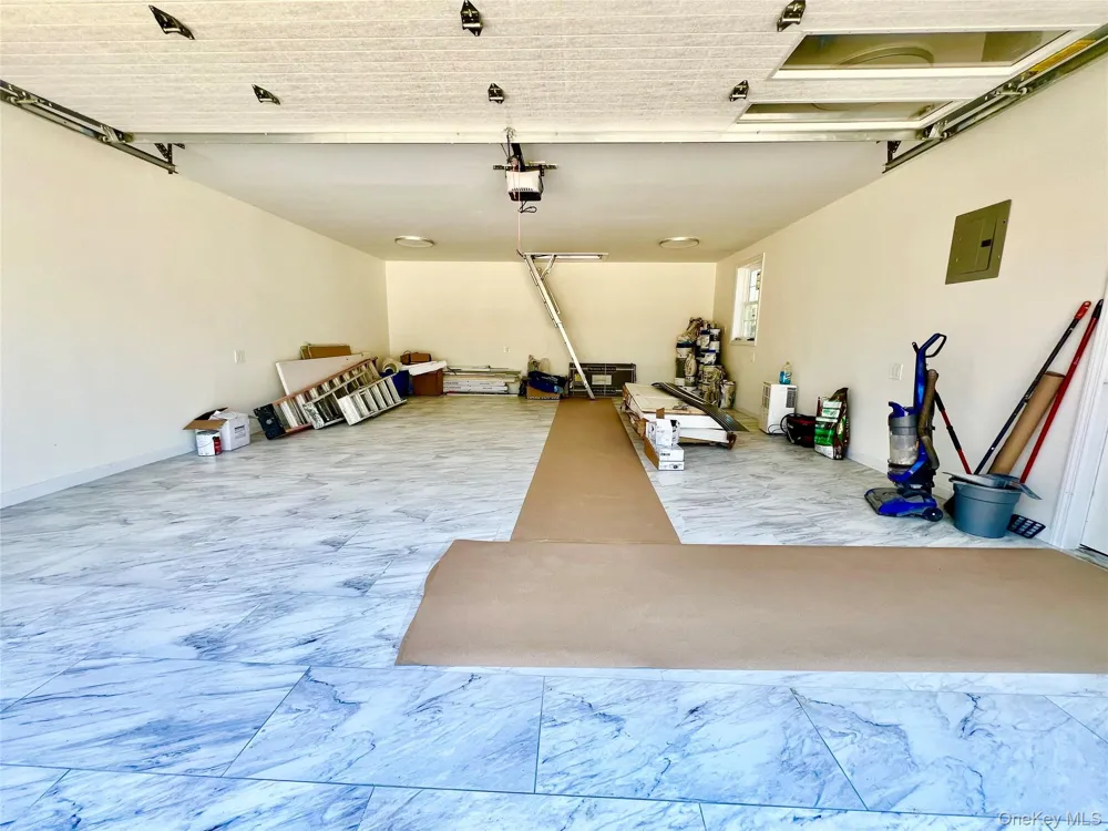 38 Railroad Avenue East Hampton, NY 11937