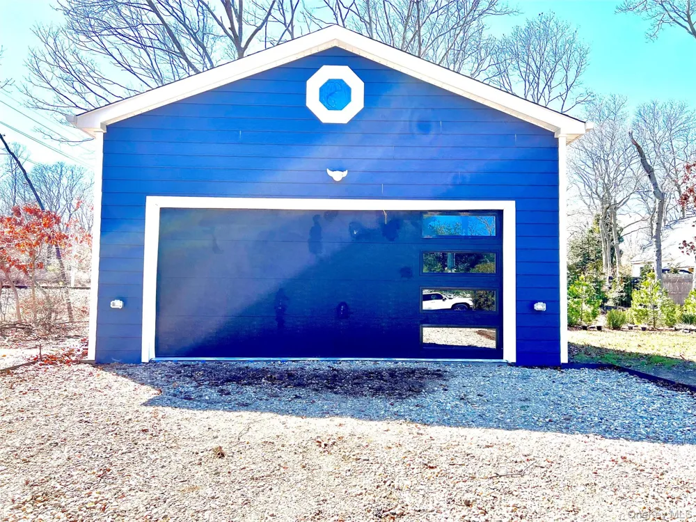38 Railroad Avenue East Hampton, NY 11937