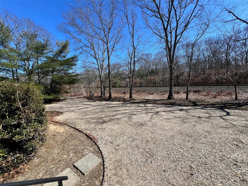 38 Railroad Avenue East Hampton, NY 11937