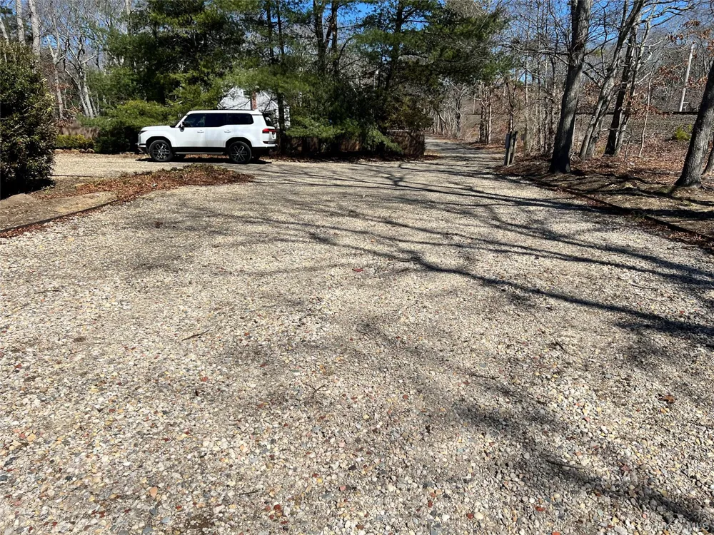 38 Railroad Avenue East Hampton, NY 11937