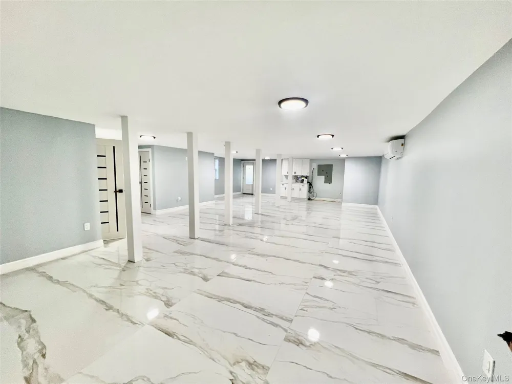 38 Railroad Avenue East Hampton, NY 11937