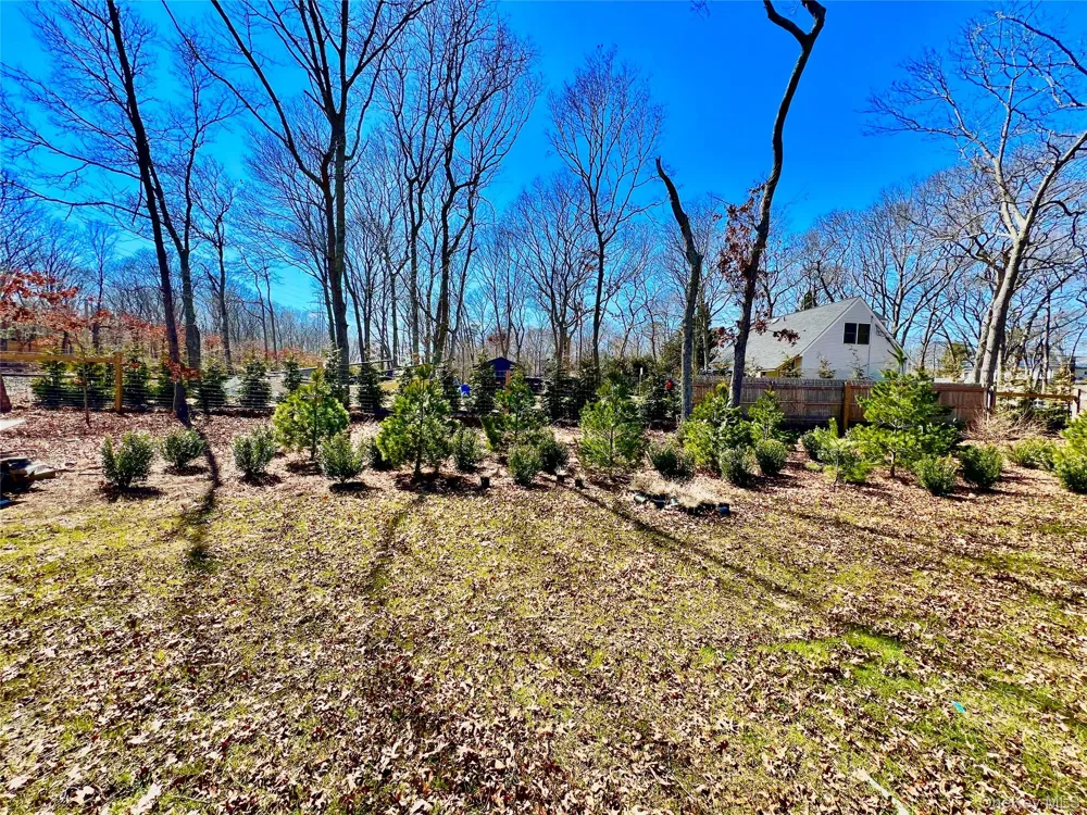 38 Railroad Avenue East Hampton, NY 11937