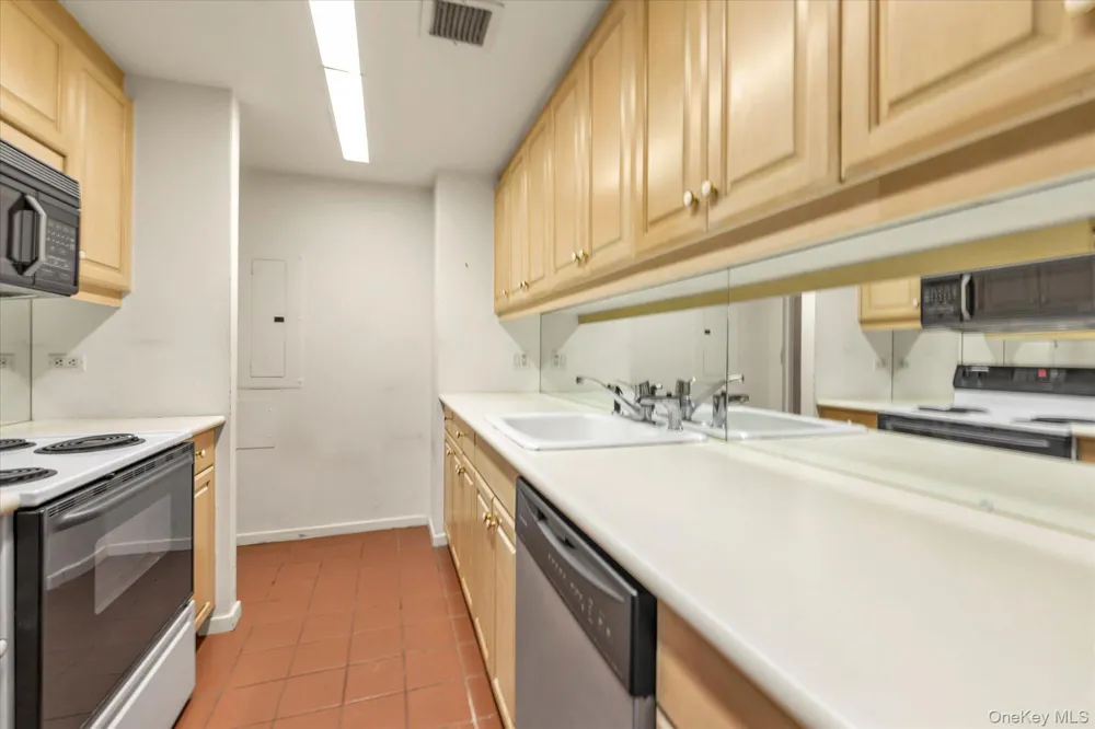 100 Hilton Avenue #M3 Garden City, NY 11530