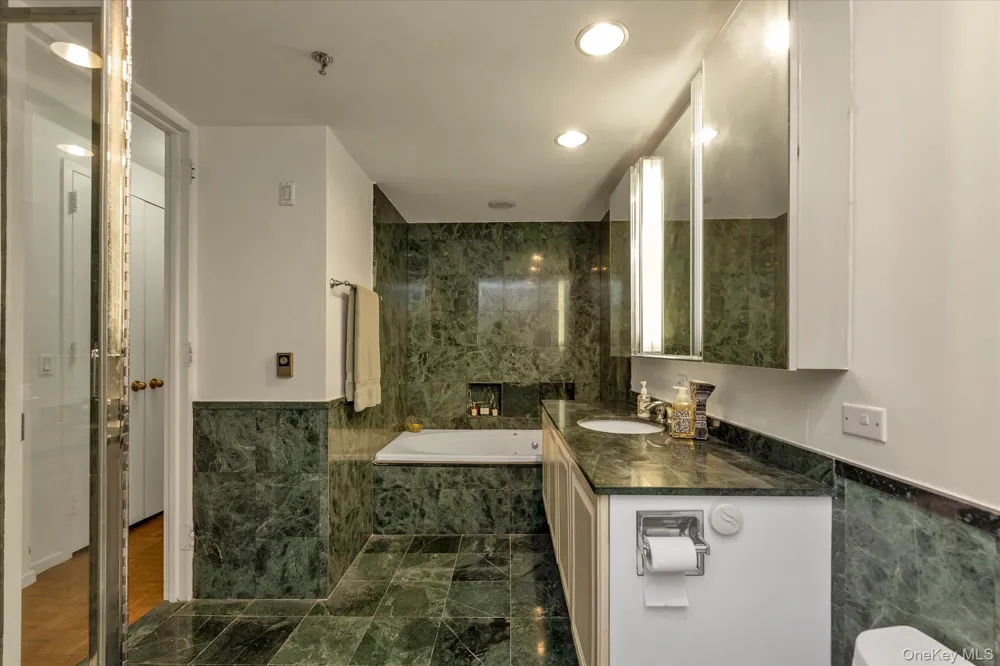 100 Hilton Avenue #M3 Garden City, NY 11530