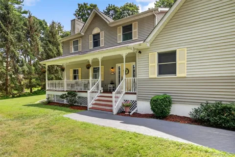 6 Summer Winds Court