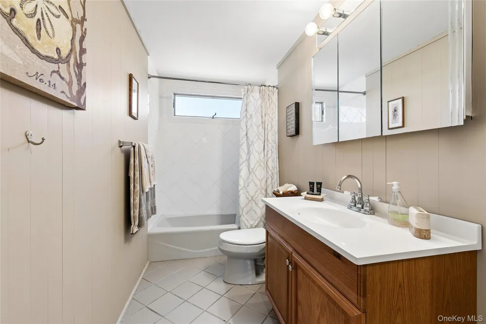 20 Mitchell Road Westhampton Beach, NY 11978