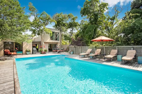 605 Shore Walk