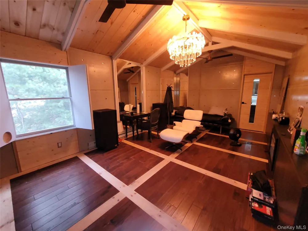 30 Straight Path Rock Hill, NY 12775