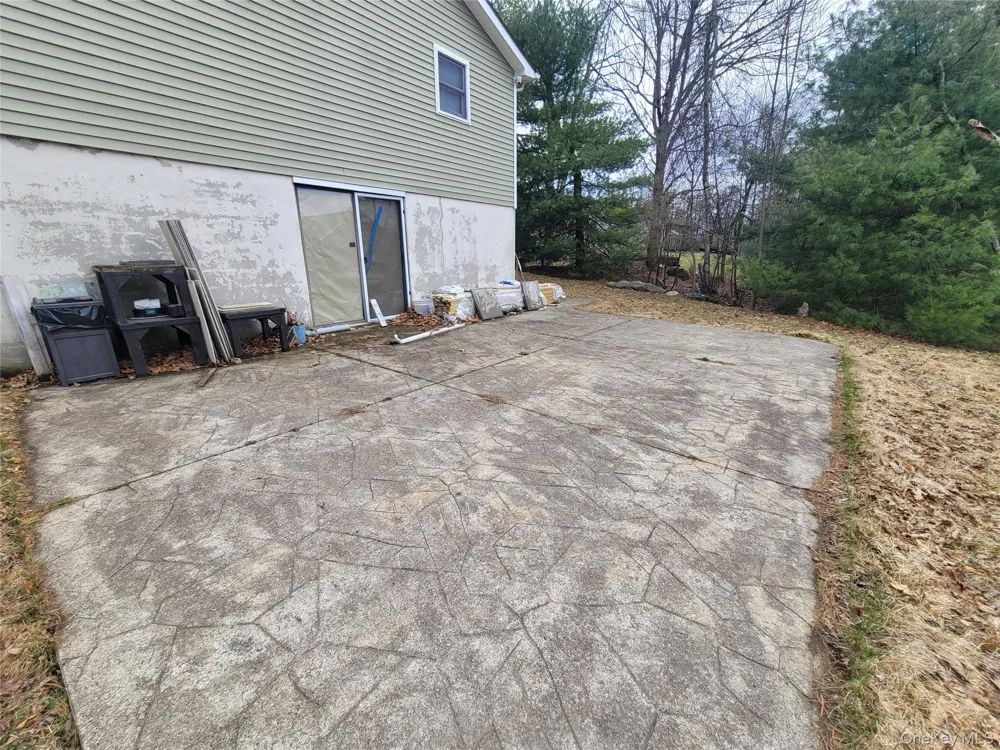 30 Straight Path Rock Hill, NY 12775