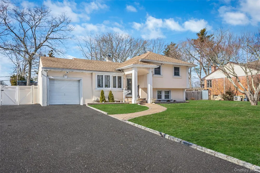 86 Overlook Drive East Islip, NY 11730