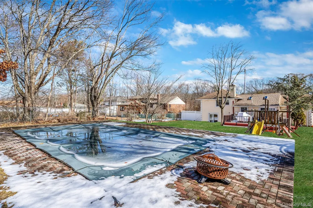 86 Overlook Drive East Islip, NY 11730