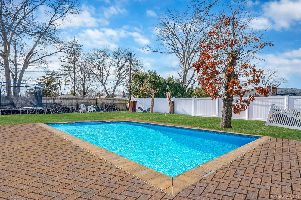 86 Overlook Drive East Islip, NY 11730