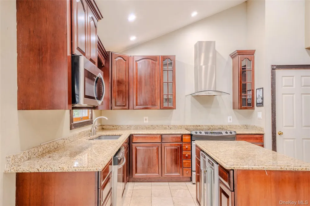 86 Overlook Drive East Islip, NY 11730