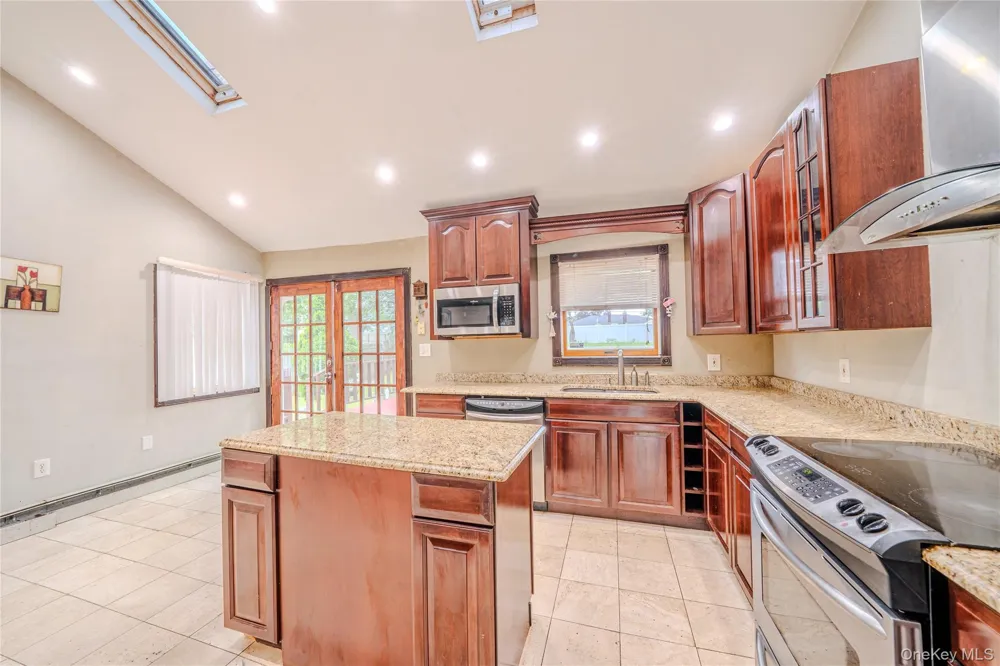 86 Overlook Drive East Islip, NY 11730