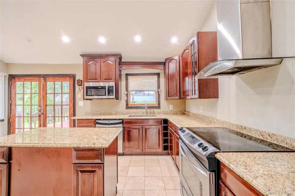 86 Overlook Drive East Islip, NY 11730