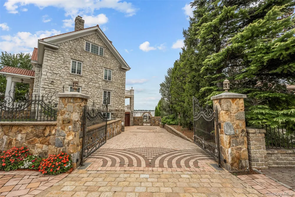 3407 Country Club Road Bronx, NY 10465