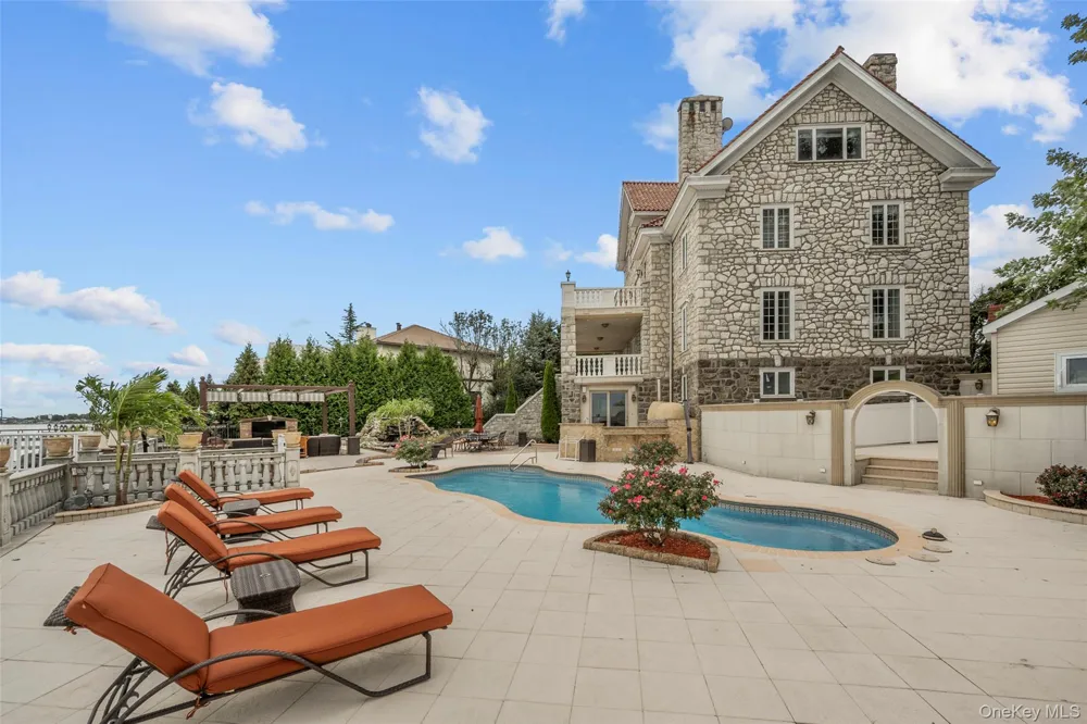 3407 Country Club Road Bronx, NY 10465