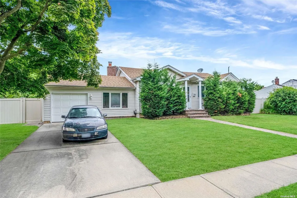 263 Park Drive Massapequa, NY 11758