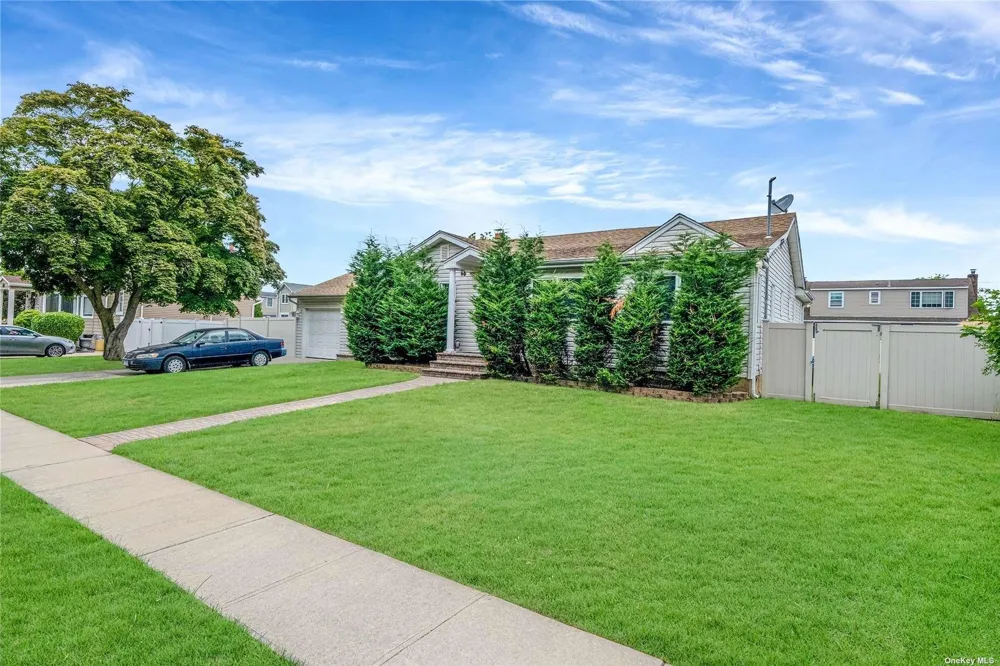 263 Park Drive Massapequa, NY 11758