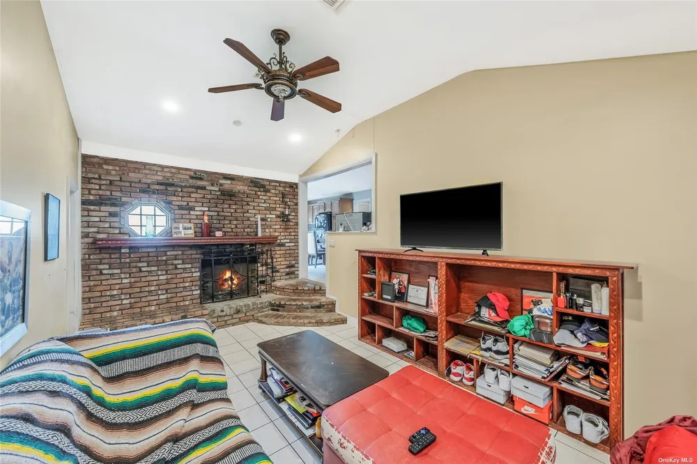 263 Park Drive Massapequa, NY 11758