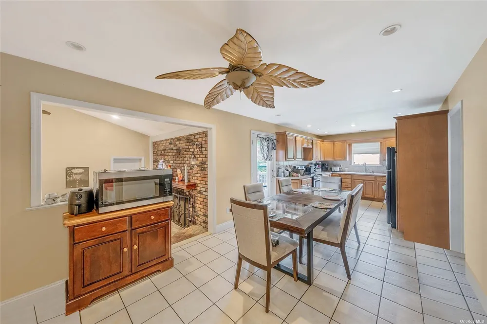 263 Park Drive Massapequa, NY 11758