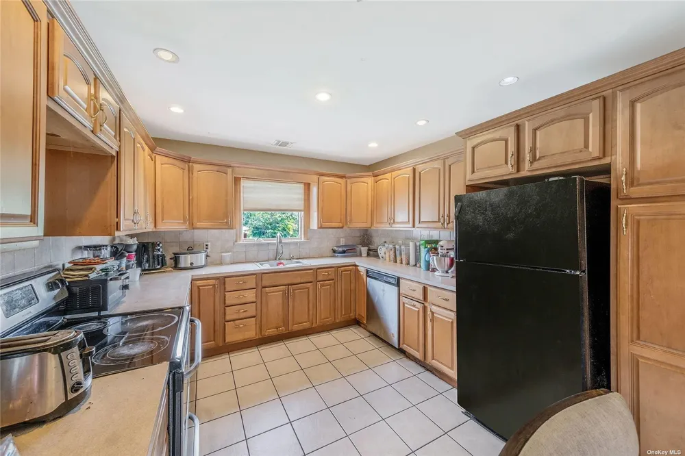 263 Park Drive Massapequa, NY 11758