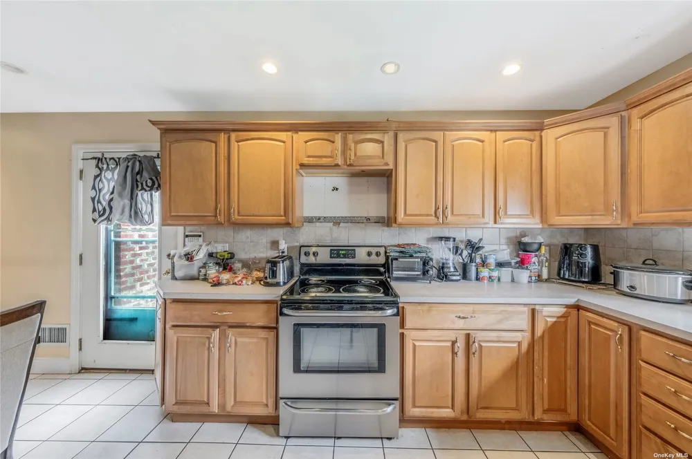 263 Park Drive Massapequa, NY 11758