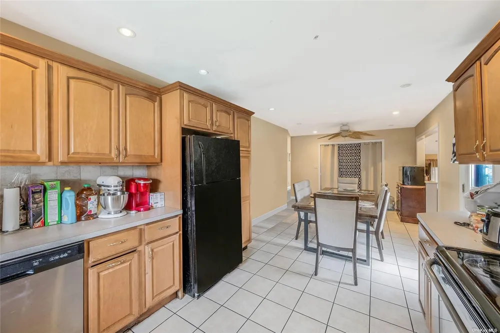 263 Park Drive Massapequa, NY 11758