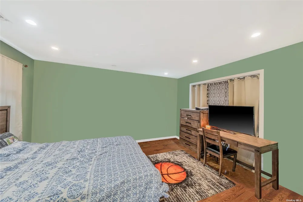 263 Park Drive Massapequa, NY 11758
