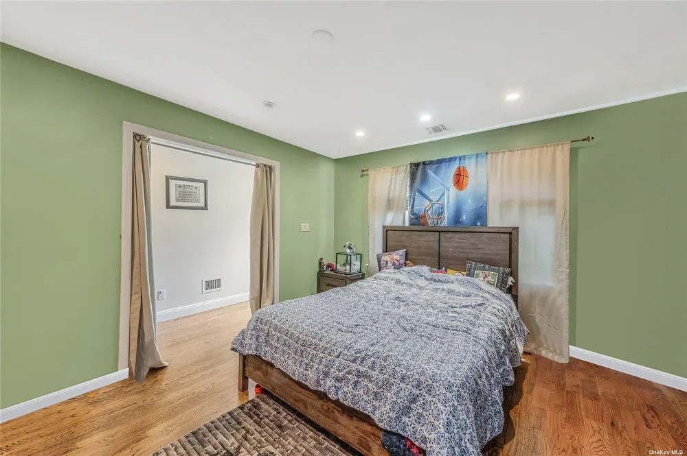 263 Park Drive Massapequa, NY 11758