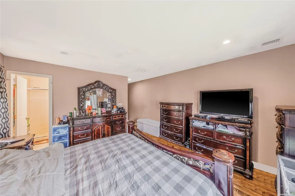 263 Park Drive Massapequa, NY 11758