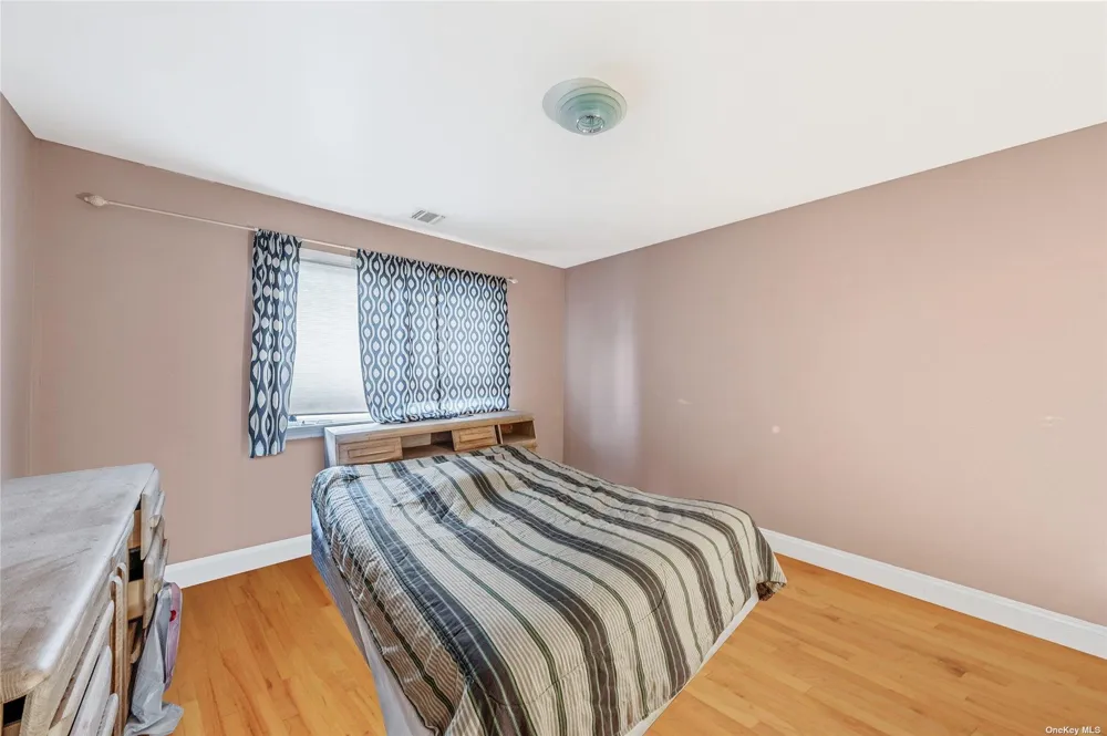 263 Park Drive Massapequa, NY 11758