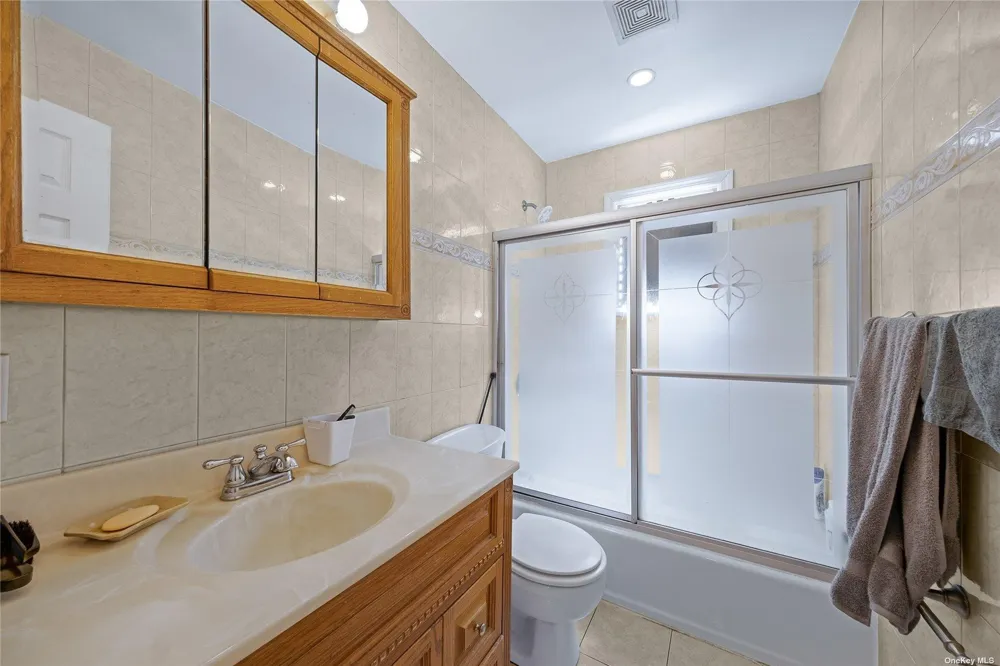 263 Park Drive Massapequa, NY 11758