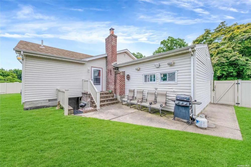 263 Park Drive Massapequa, NY 11758