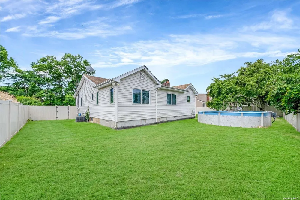 263 Park Drive Massapequa, NY 11758