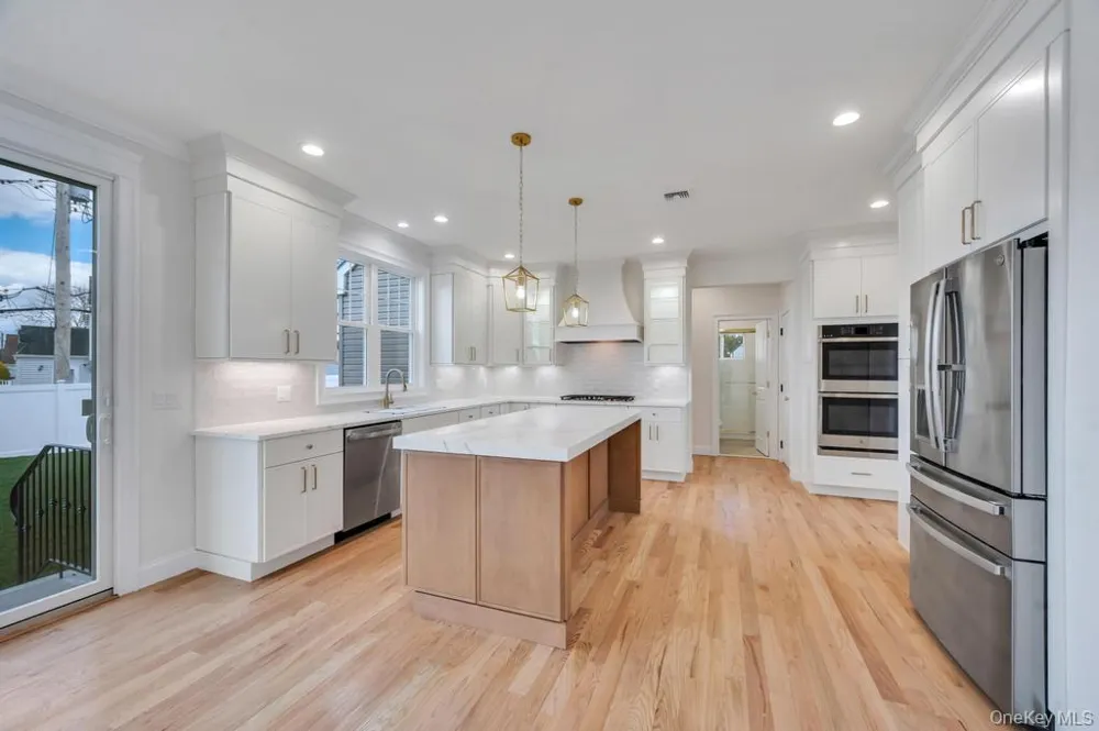 89 west Avenue Hicksville, NY 11801