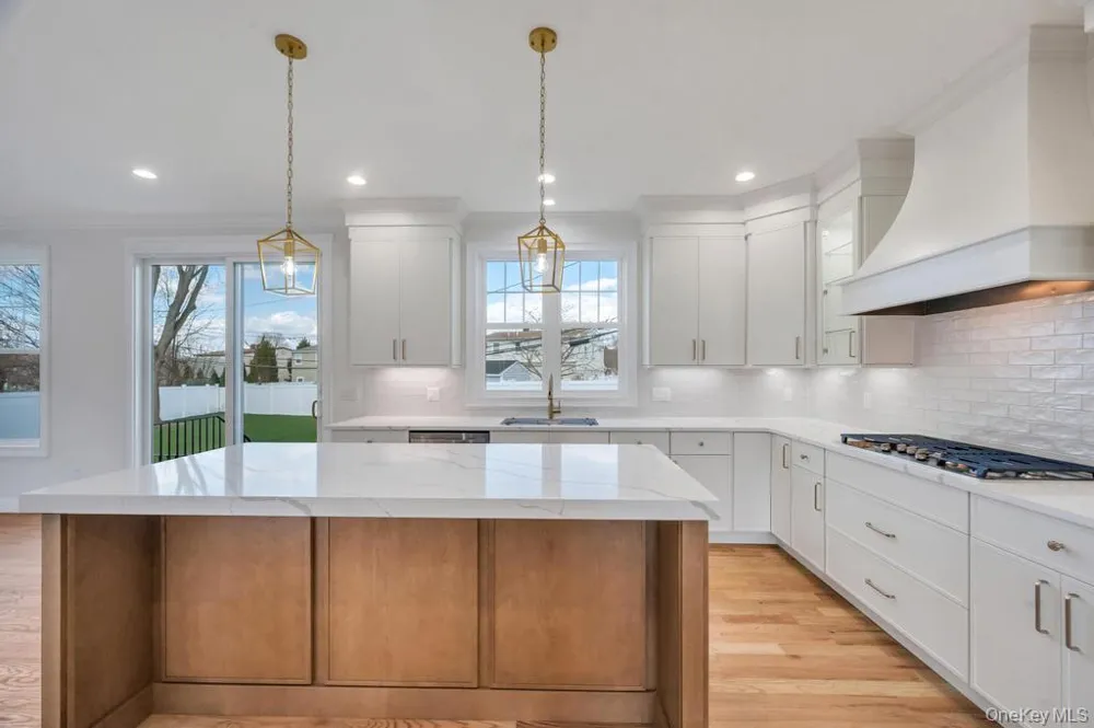 89 west Avenue Hicksville, NY 11801