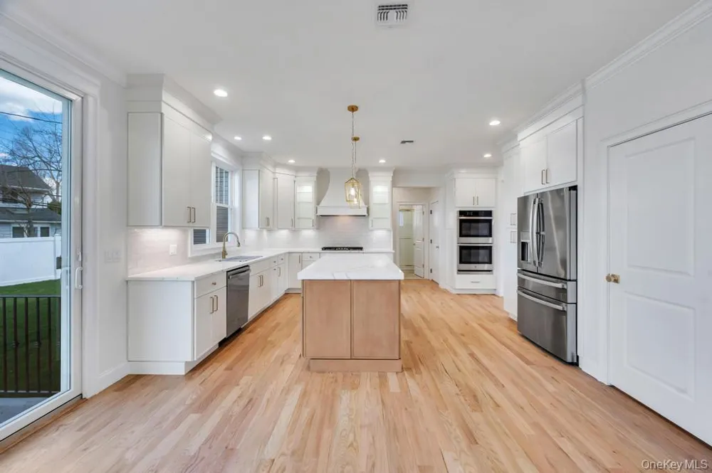 89 west Avenue Hicksville, NY 11801