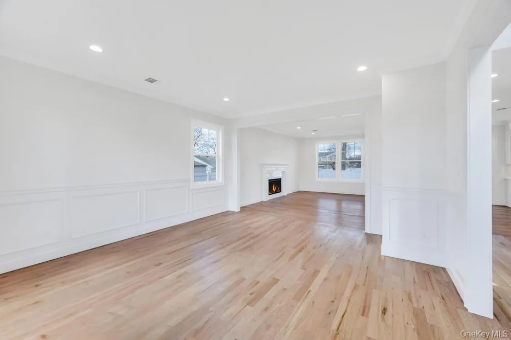 89 west Avenue Hicksville, NY 11801