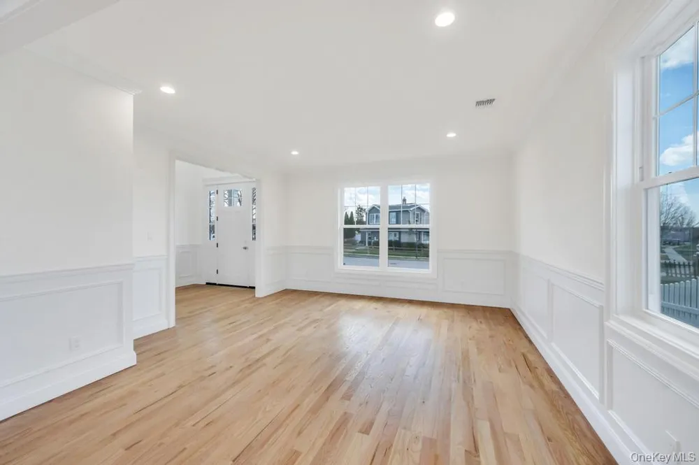 89 west Avenue Hicksville, NY 11801