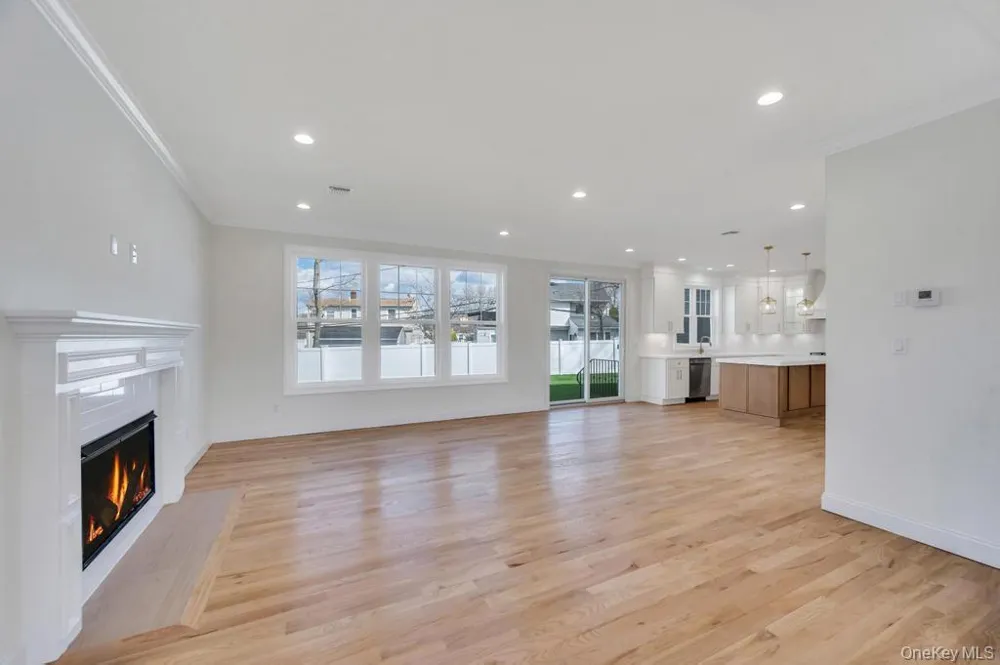 89 west Avenue Hicksville, NY 11801