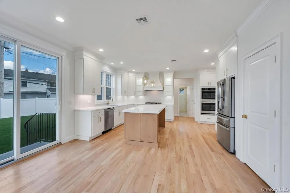89 west Avenue Hicksville, NY 11801