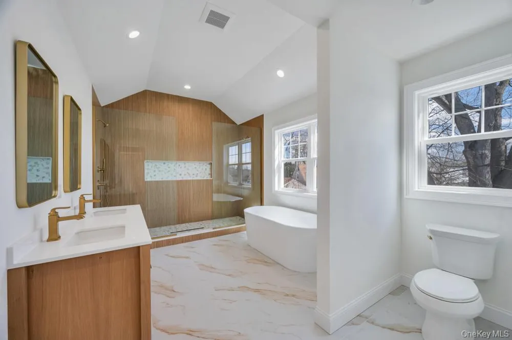 89 west Avenue Hicksville, NY 11801