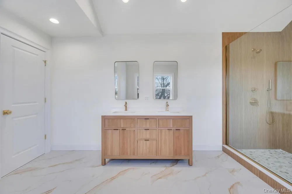 89 west Avenue Hicksville, NY 11801