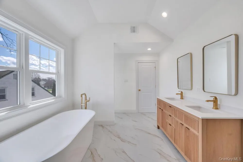 89 west Avenue Hicksville, NY 11801